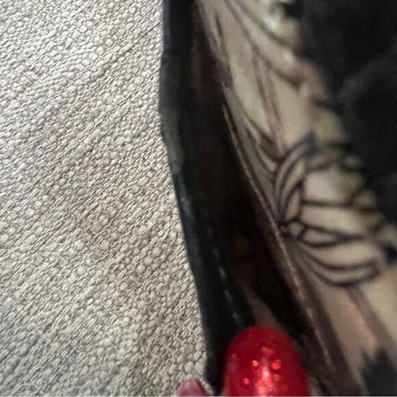 Sakroots faux patent leather zip around wallet peace print - Picture 6 of 9